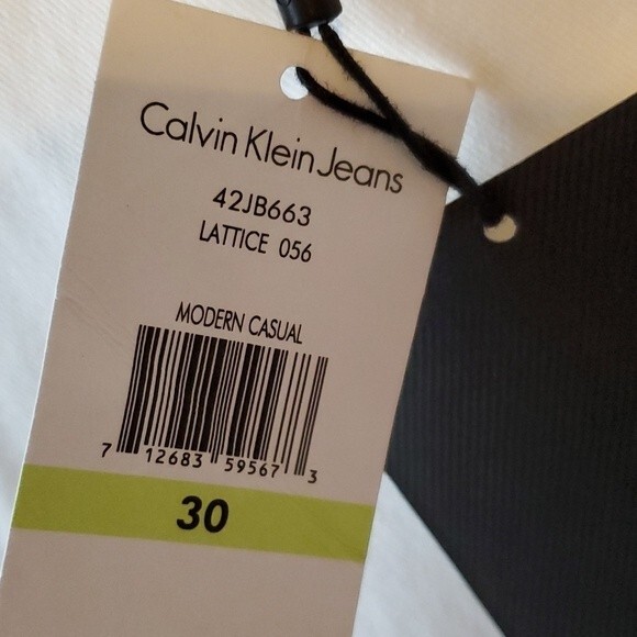 NWT CALVIN KLEIN WHITE ULTIMATE SKINNY JEANS SIZE 30 26 INSEAM - Picture 4 of 12